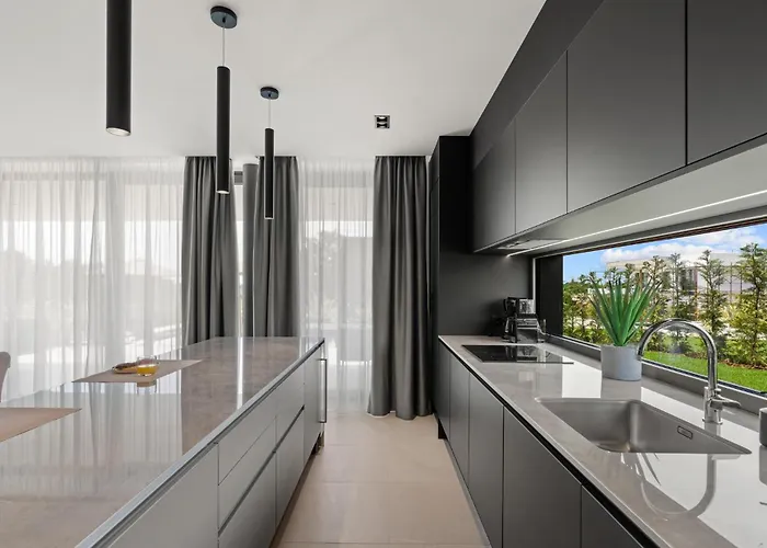 Amazing In Nova Vas With Sauna Сasa de vacaciones Poreč