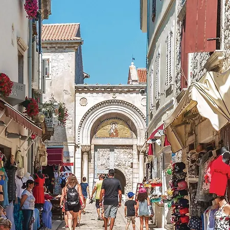 Semesterbostad Amazing In Nova Vas With Sauna Poreč