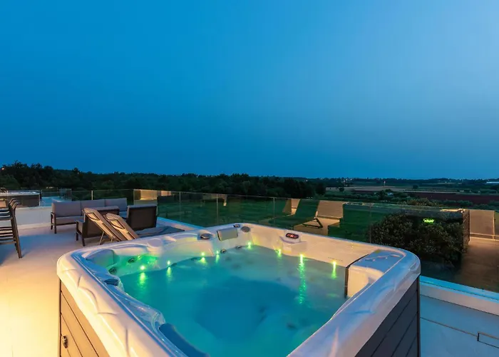 Semesterbostad Amazing In Nova Vas With Sauna Poreč